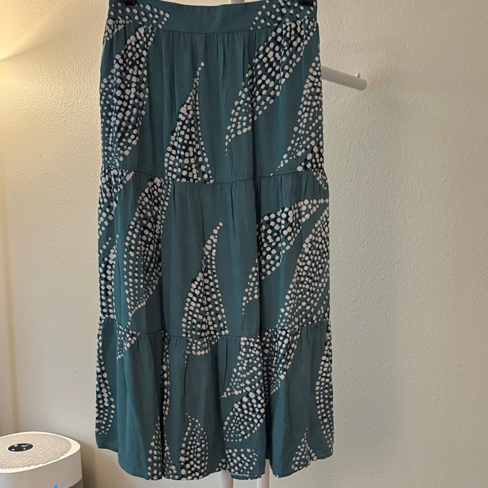 Elegant Teal and White Midi Skirt